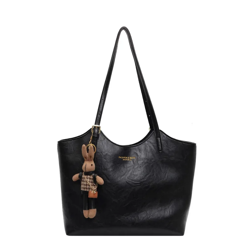 Emma Rustic Edge Tote – Spacieux Sac Vintage en Cuir Végan avec Pendentif Fantaisie - Image 5