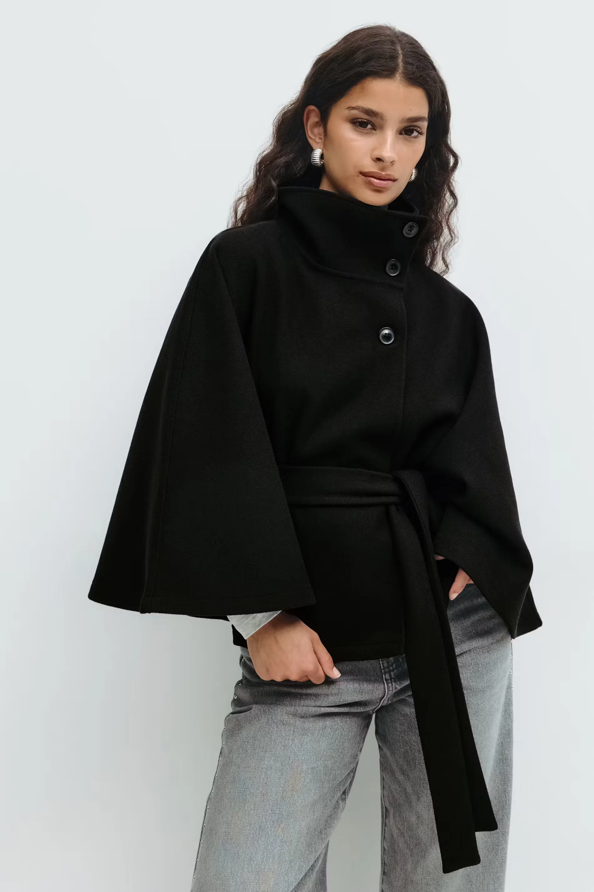 Lilia Milano Veste Femme à Manches Chauve-Souris – Manteau Épais en Polyester Chaud au Design Moderne Élégant - Image 4