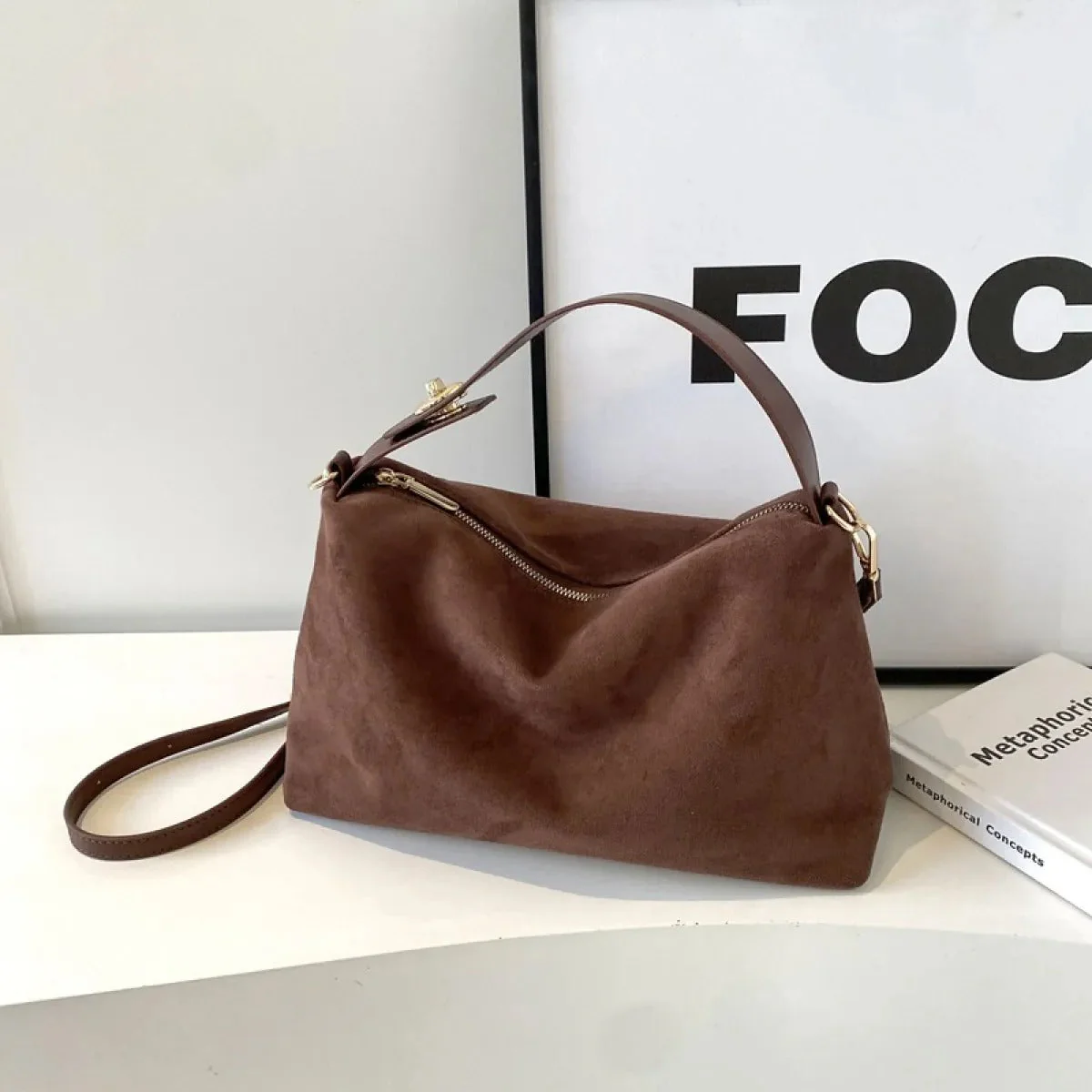 Maëlle Sac à Épaule Femme – Sac Suède Élégant avec Anse Similicuir & Grand Compartiment - Image 5