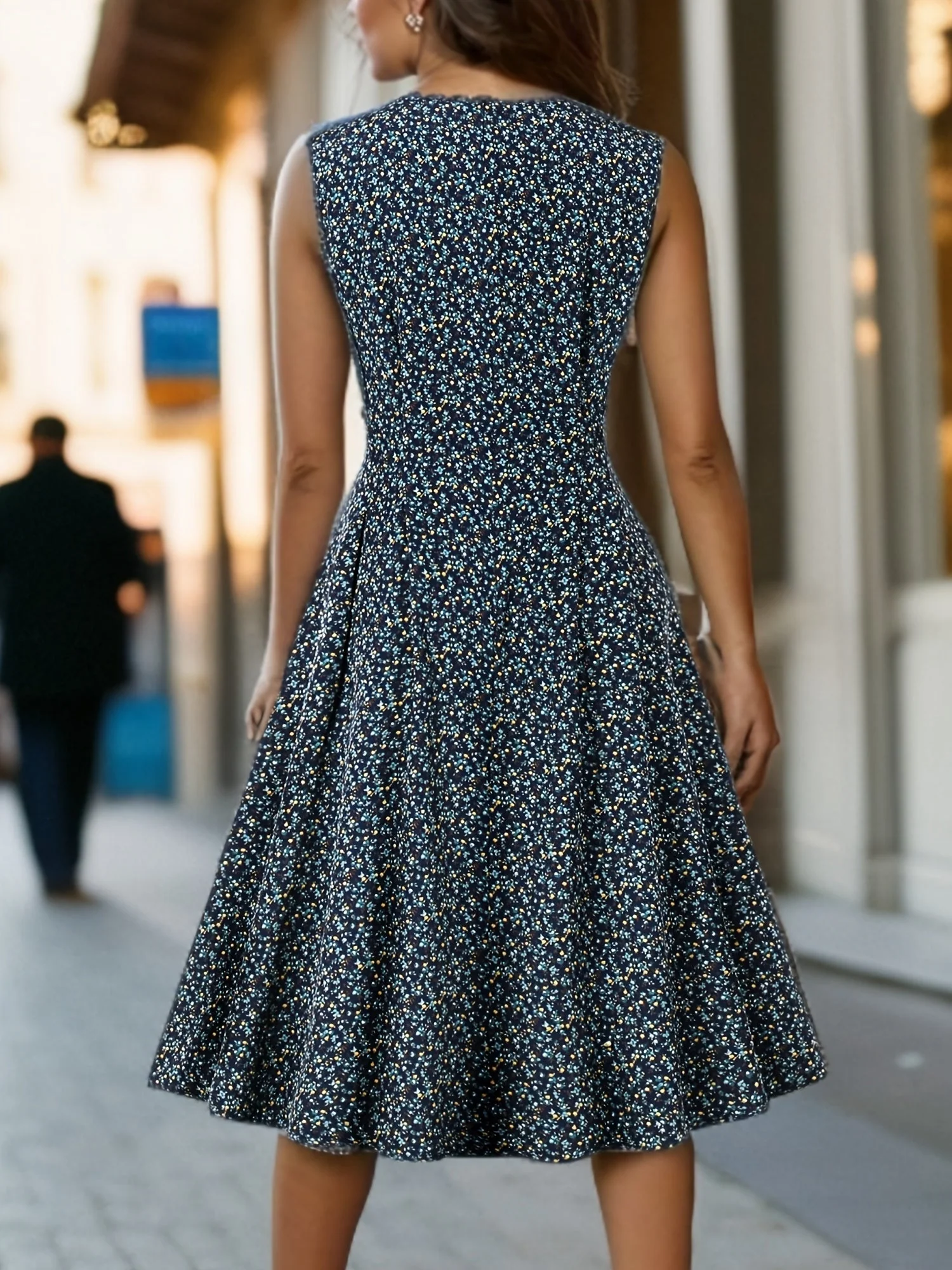 Robe d'Été Lily pour Femme – Robe Midi Sans Manches à Imprimé Floral et Coupe Élégante - Image 3
