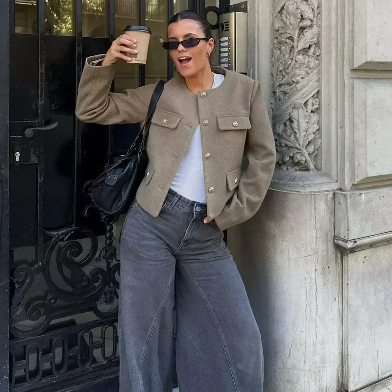 Sara Veste de Luxe Femme – Veste Cintrée avec Boutons Dorés et Silhouette Élégante - Image 6